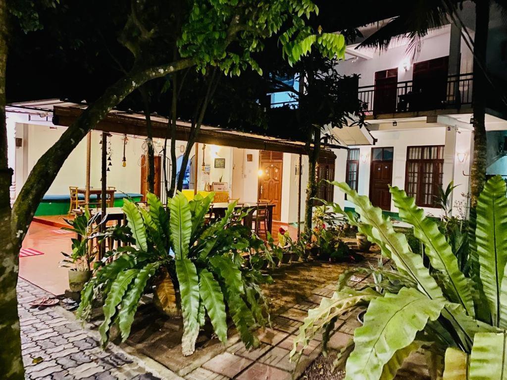 Gihan Guesthouse ミリッサ エクステリア 写真
