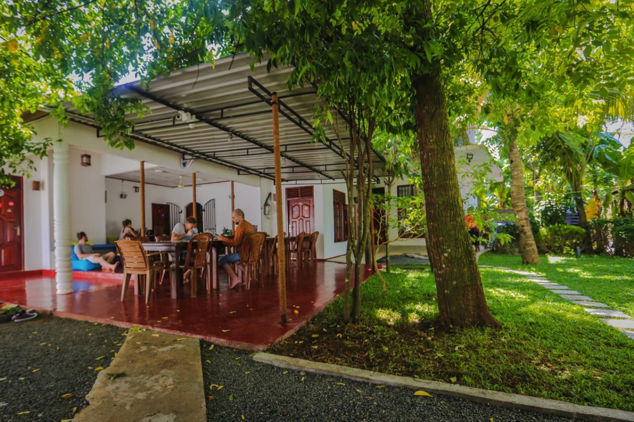 Gihan Guesthouse ミリッサ エクステリア 写真