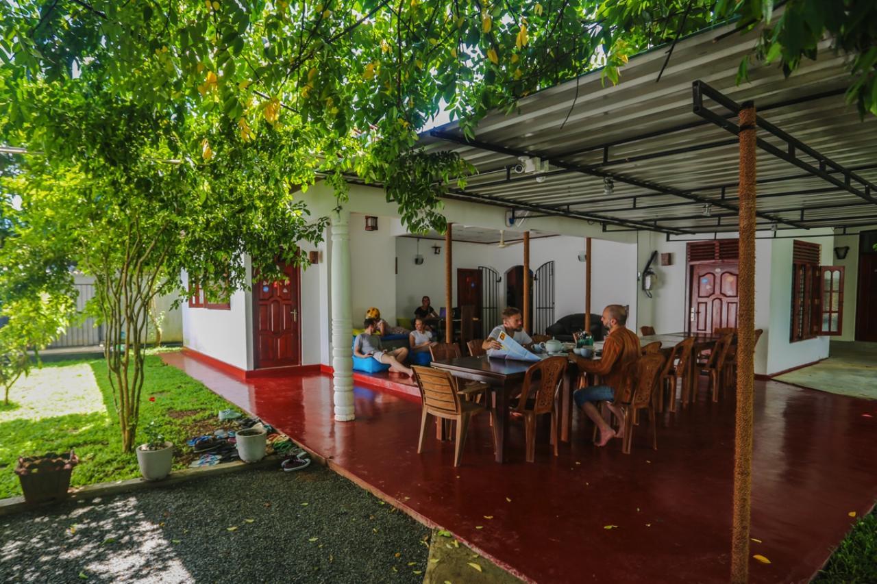 Gihan Guesthouse ミリッサ エクステリア 写真